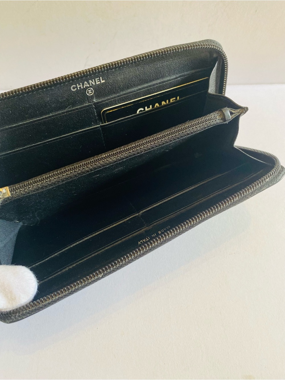 🛍️Chanel RARE Authentic & Vintage CC Jacket Motif Long Zip Around Zippy Wallet - Picture 10 of 16